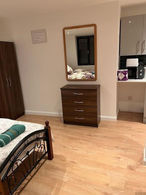 010- Lovely One Bedroom In Ealing F6 Dış mekan fotoğraf